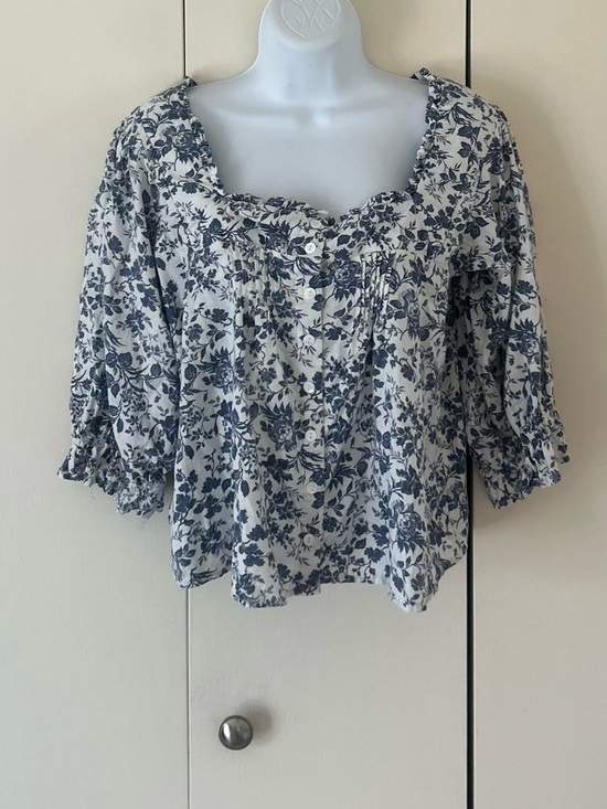 cupcakes & cashmere Tops - Cupcakes & Cashmere Linen blend floral pleated button front blouse S